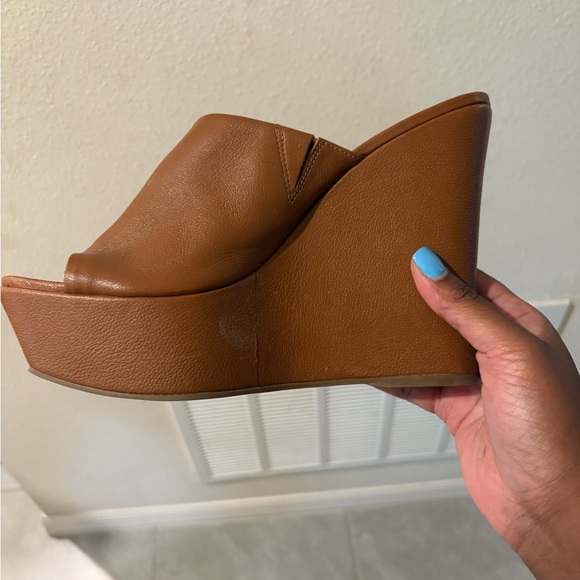 Elegant Brown Wedge Sandals - Picture 4 of 6